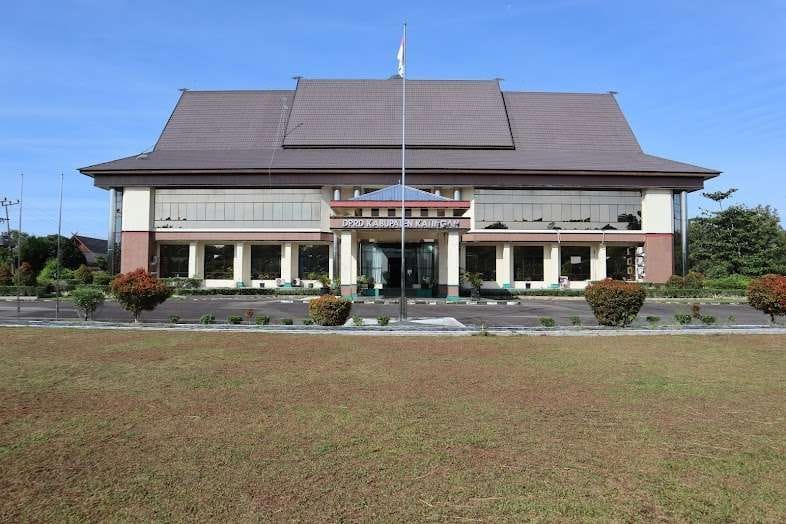 Rapat Paripurna Istimewa Hasil Keputusan Mendagri, Gedung DPRD Katingan Dijaga Ketat oleh Polisi