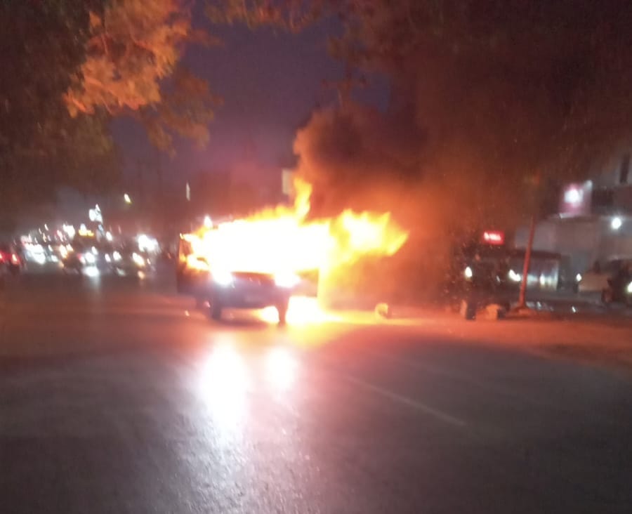 Mobil Terbakar di Jalan Veteran Banjarmasin, Sopir Alami Luka Bakar