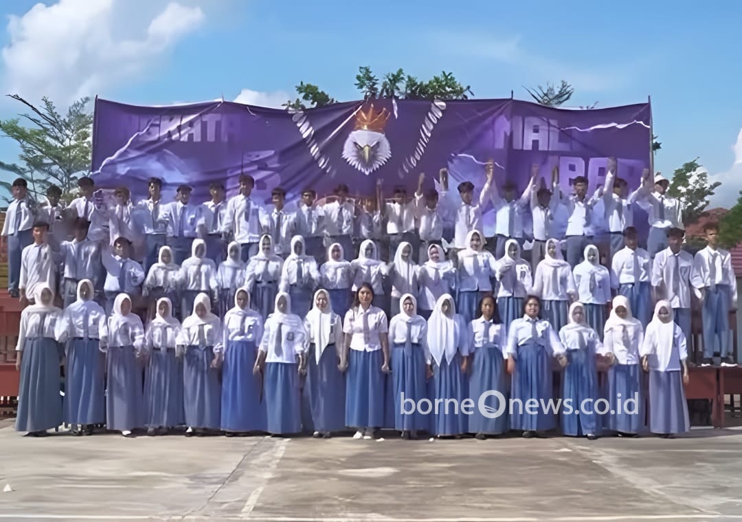 Papan Interaktif Digital Diharapkan Tingkatkan Kreativitas Siswa SMAN 5 Muara Teweh